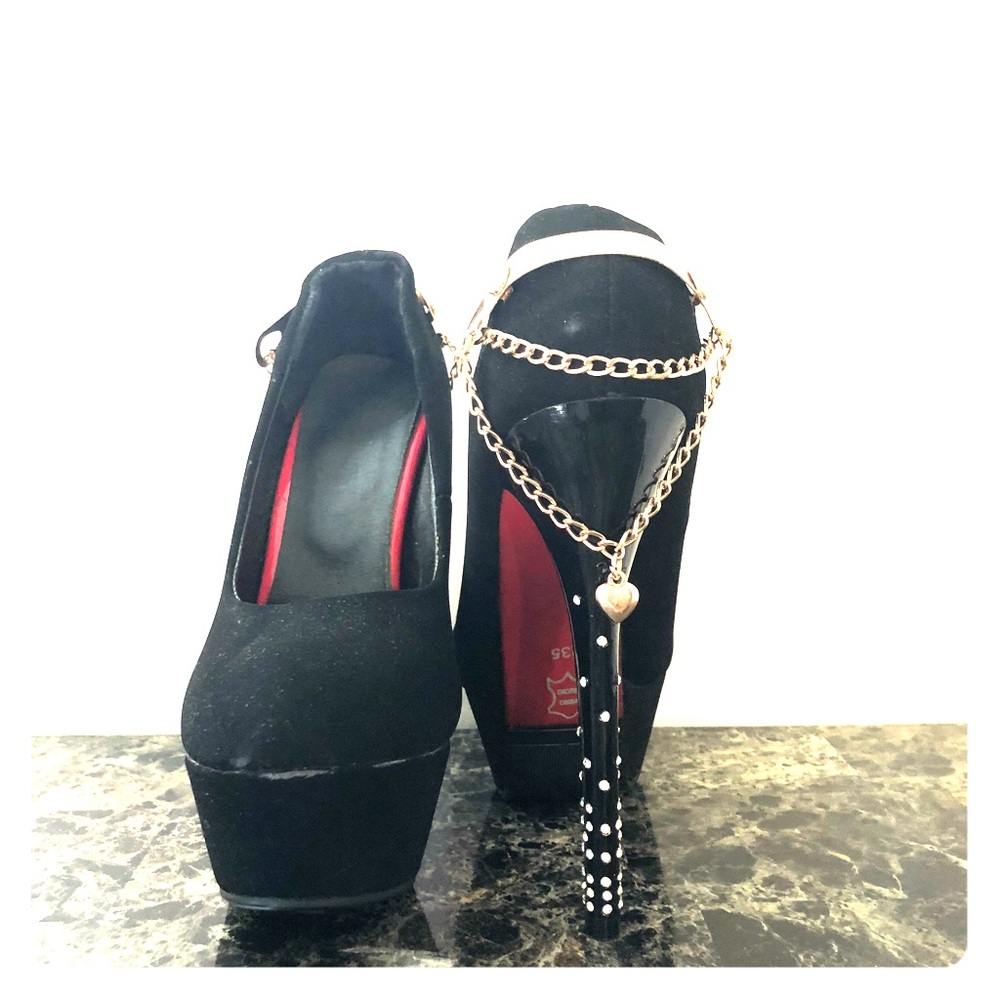 Skull & chain fashion pumps